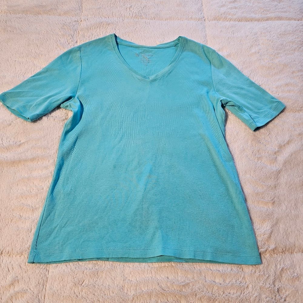 Chico's Teal V-Neck T-Shirt. Size 0/Small. Stylish!